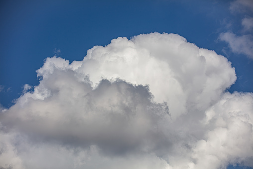 Cumulus clouds are clouds which have flat bases and are often described as \