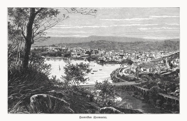 ilustraciones, imágenes clip art, dibujos animados e iconos de stock de vista histórica de launceston, tasmania, australia, grabado en madera, publicado en 1899 - british colony