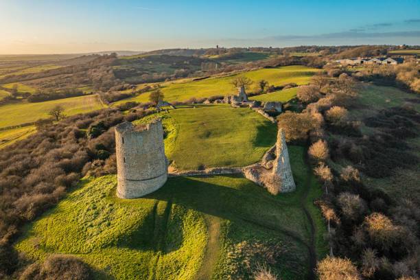 hadleigh замок - fort fortified wall castle stone стоковые фото и изображения
