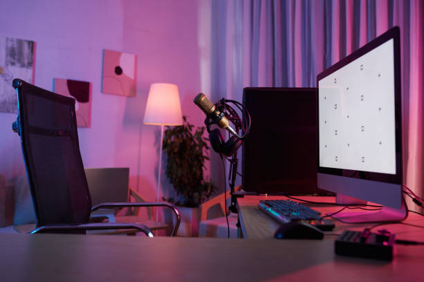 Desk or Gamer and Letsplayer Professional microphone, computer monitor and keyboard on desk of gamer neon bedroom stock pictures, royalty-free photos & images