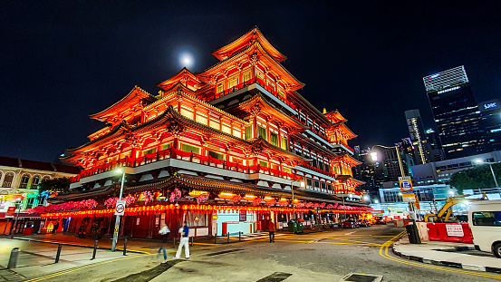 Chinatown, Singapore - ‎‎‎‎‎‎August 2, 2020 : Buddha Tooth Relic Temple And Museum At Night In Chinatown. This Place Is Perhaps The Best Place In Singapore For A Look At Chinese Buddhism.