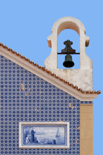 Tiled facade with a tableau of Saint Francis of Assisi preaching to the fish.
