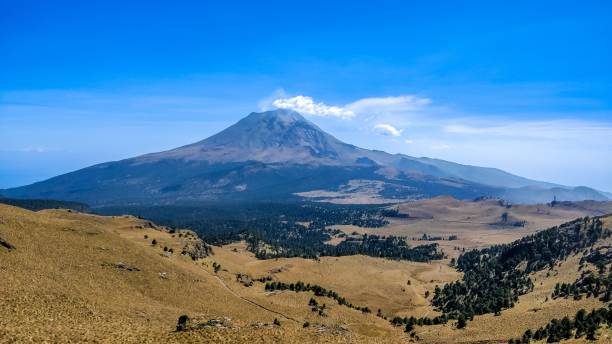 istock Popocatepetl on a clear day 1461570999