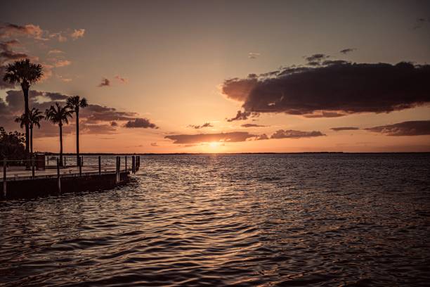 istock Mesmerizing view of a beautiful seascape at scenic sunset 1461593711