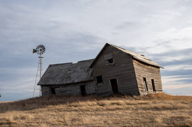 istock Old abandoned farmhouse in a rural area in Alberta, Canada 1461597745
