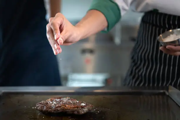 Photo of Professional chef who specializes in fine meats The steak that is served to the customer is unquestionably delicious. Another must-have tip is sprinkling salt.