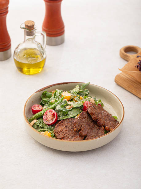 istock Portion of salad with roast beef 1461647405