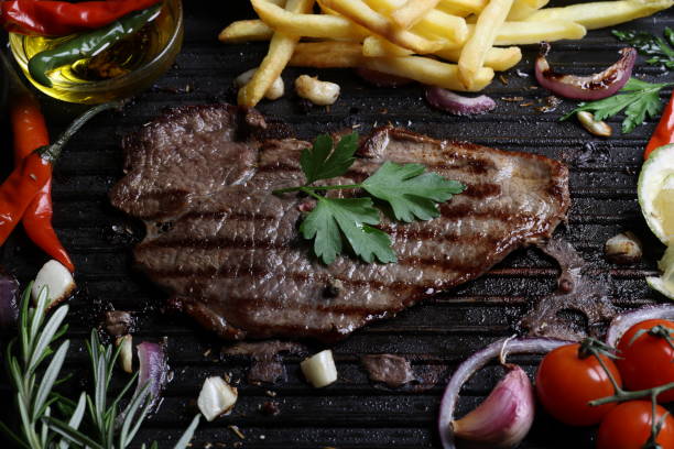 牛フィレ肉 - savoury slice ストックフォトと画像