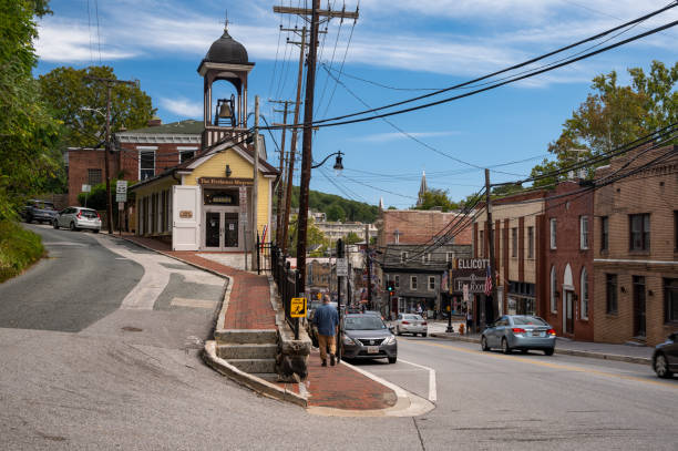 A view of historic Ellicott City Ellicott City, Maryland, USA - September 25, 2021: Steep and narrow street in Historic Ellicott City in Howard County in Maryland started in the year 1772. ellicott city maryland stock pictures, royalty-free photos & images
