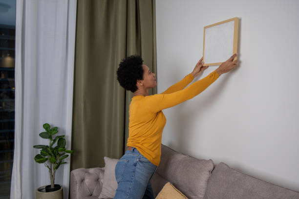 istock Woman moving into a new apartment 1461763702
