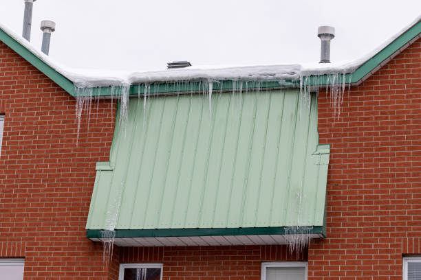 istock Icicles hanging from house roof in winter 1461821629