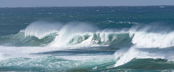 moody waves - otway national park imagens e fotografias de stock