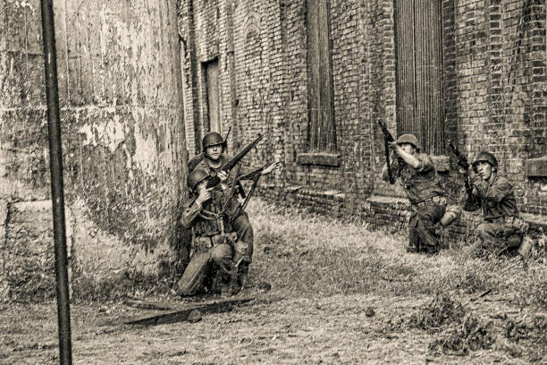 вторая мировая война американских солдат в бою - m1 стоковые фото и изображения