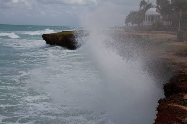 istock Big sea waves hitting the shore 1462063017