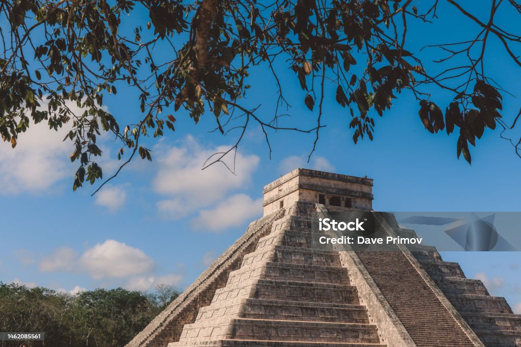 Ancient pre-Columbian Maya civilization Pyramid - Temple of Kukulcán in Chichen Itza Ancient pre-Columbian Maya civilization Pyramid - Temple of Kukulcán in Chichen Itza, Mexico Chichen Itza Stock Photo