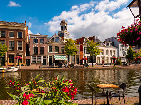 Calles y canales de la ciudad de Leiden, Países Bajos photo