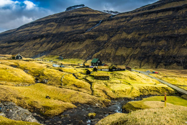 istock Beautiful landscape with mountains 1462115399