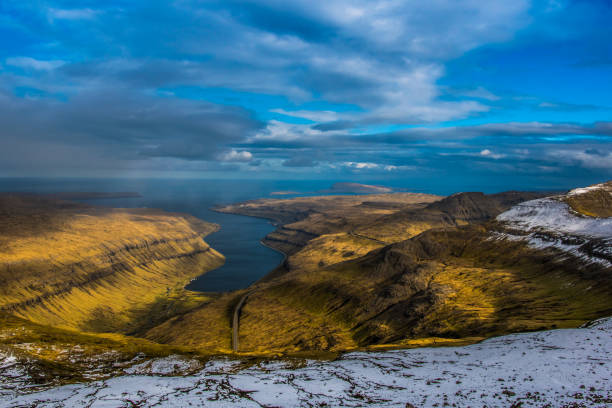 istock Beautiful landscape with mountains 1462116417