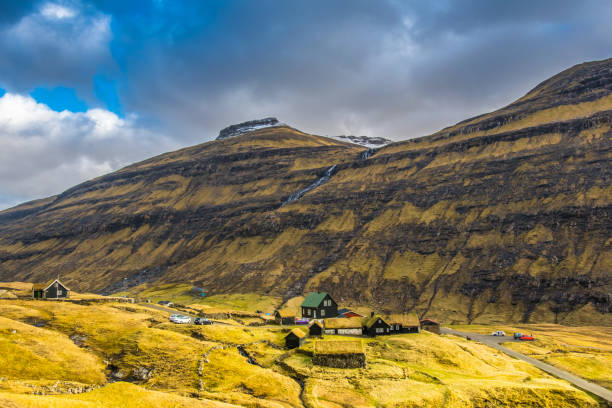 istock Beautiful landscape with mountains 1462116430
