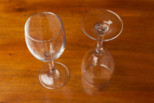 2 wine glasses line up.