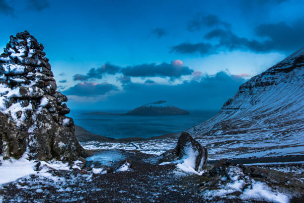 istock Beautiful landscape with mountains 1462131656