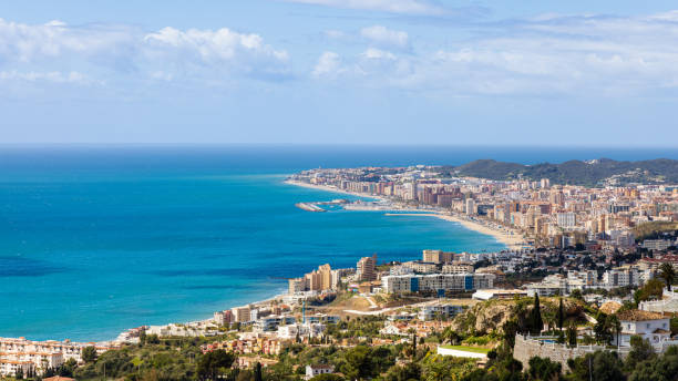 luftaufnahme von fuengirola. costa del sol, provinz malaga, andalusien, spanien. - fuengirola stock-fotos und bilder