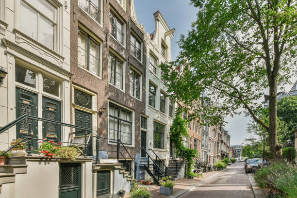 istock Exterior view of building 1462384999