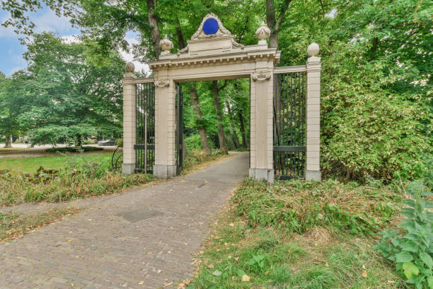 istock Exterior view of building 1462385244
