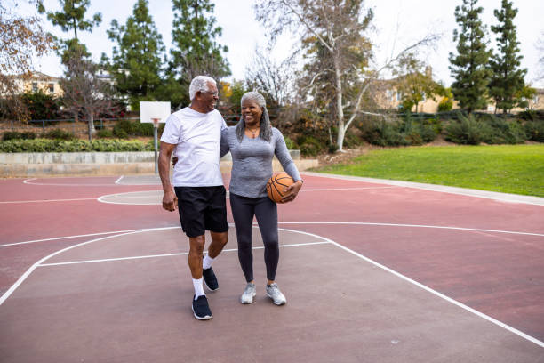 istock Healthy Day playing basketball 1462401350