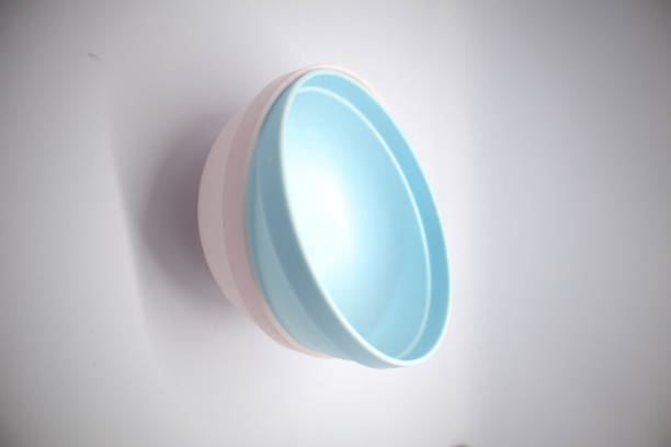 istock Small plastic bowls red and blue colors isolated on white background 1462420764