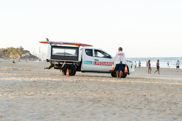 lifeguard's vehicle at the beach - gold coast australia lifeguard sea imagens e fotografias de stock