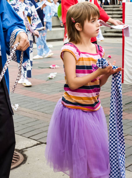 istock Little girl learning Japanese Dance 1462444597