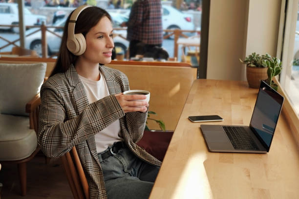istock Young IT professional working from a coffee shop. 1462546452