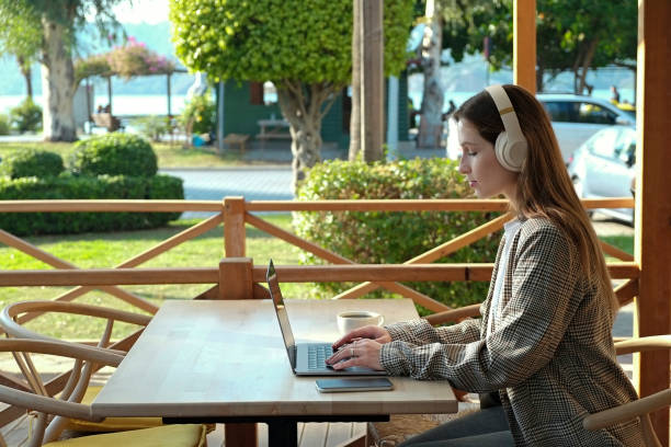 istock Young IT professional working from a coffee shop. 1462546468