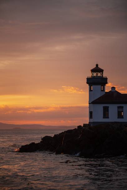 istock Orange sunset over Lime Kiln lighthouse with a seascape view 1462558089