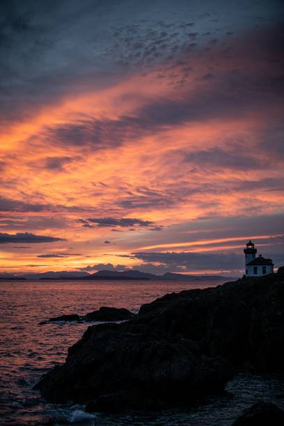 istock Orange sunset over Lime Kiln lighthouse with a seascape view 1462558099