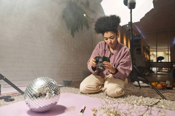istock Girl photographer taking elegant photo in studio 1462582098