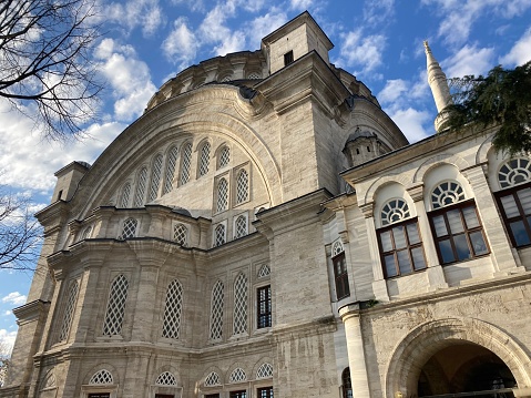 Turkey - Istanbul - Nuruosmaniye camii near grand bazar