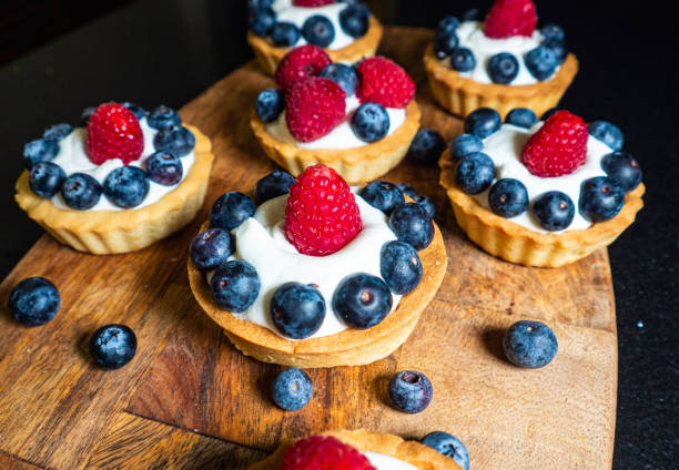 istock Freshly baked baskets with curd cream and strawberries 1462614206