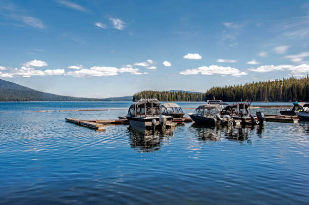 istock Odell Lake Eastward 1462637353