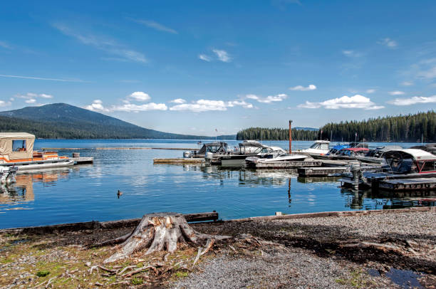 istock Odell Lake Eastward 1462637359