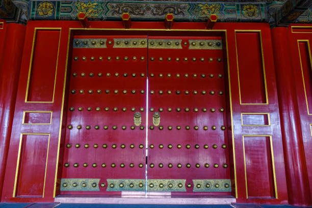 istock Beautiful old traditional red Chinese doors 1462647235