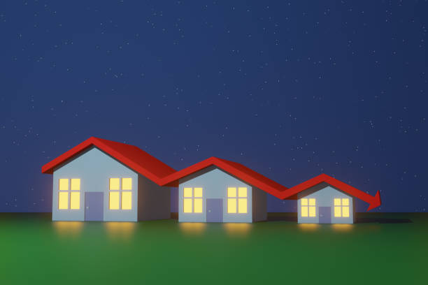 大、中、小の家は、星空の背景に屋根として下向きの赤い矢印でつながっています。不動産価格の下落と住宅ローン危機のイラスト - house housing development uk housing problems ストックフォトと画像