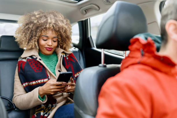 istock Businesswoman texting on the move 1462689131
