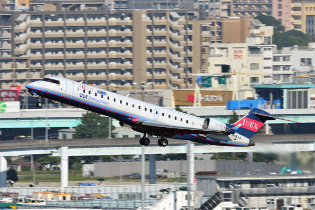 ibex airlines (ana connection) bombardier crj-700er (ja08rj) passagierflugzeug. - crj 700 stock-fotos und bilder