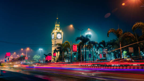 torre de vigilancia de la ciudad del lago ubicada en calcuta, bengala occidental, india, vista nocturna de la ciudad - pueblo hindú fotografías e imágenes de stock