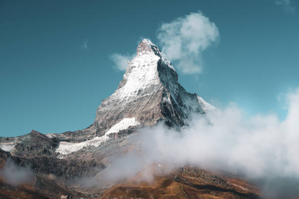 o matterhorn, zermatt, switzerland - wilderness area snow landscape valley - fotografias e filmes do acervo