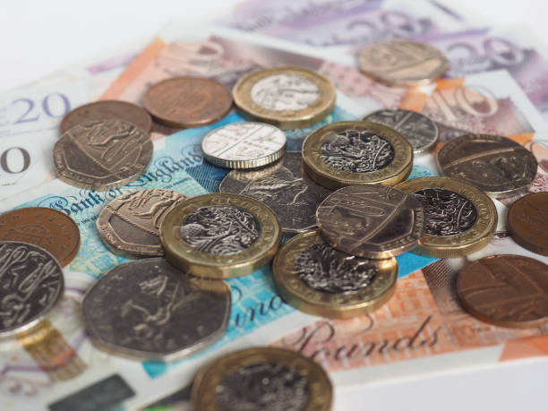 ポンド硬貨と紙幣 イギリスの通貨 - currency british currency uk british coin ストックフォトと画像