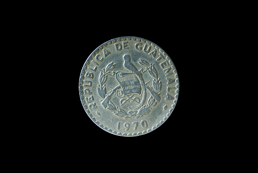 Metal mondea with a value of twenty-five Quetzal cents, minted in the year 1970.