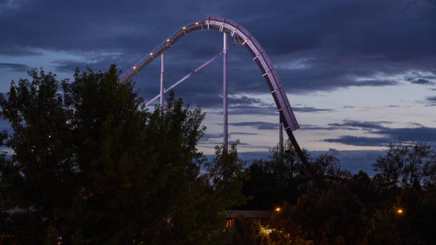 roller coaster silverstar from europa-park in germany at night - rust imagens e fotografias de stock